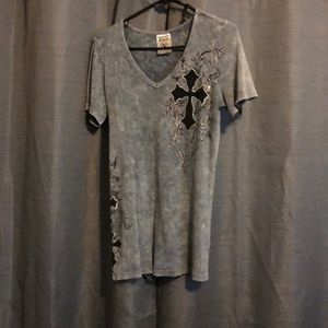 Burn out cross shirt